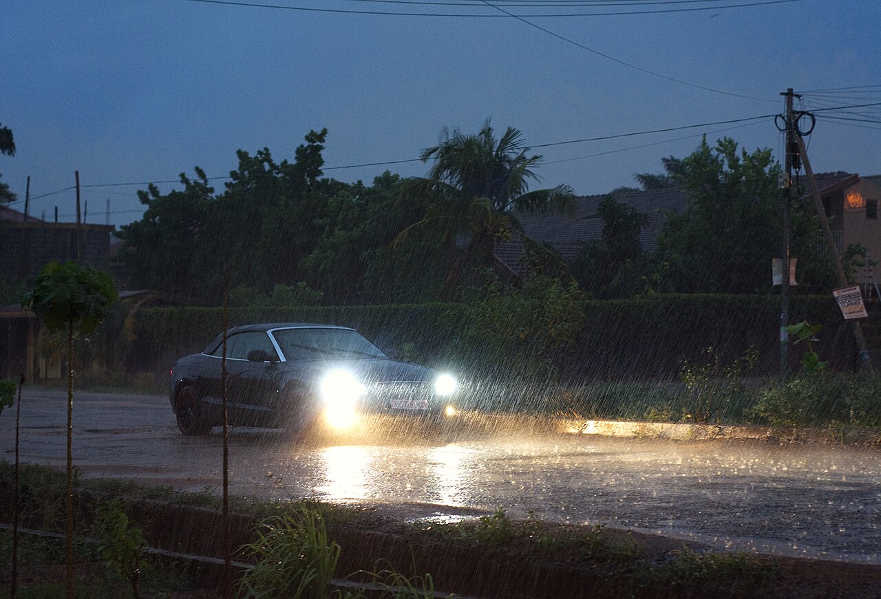 Rainy-Season Headlamp Check: 12 Minutes Before You Drive